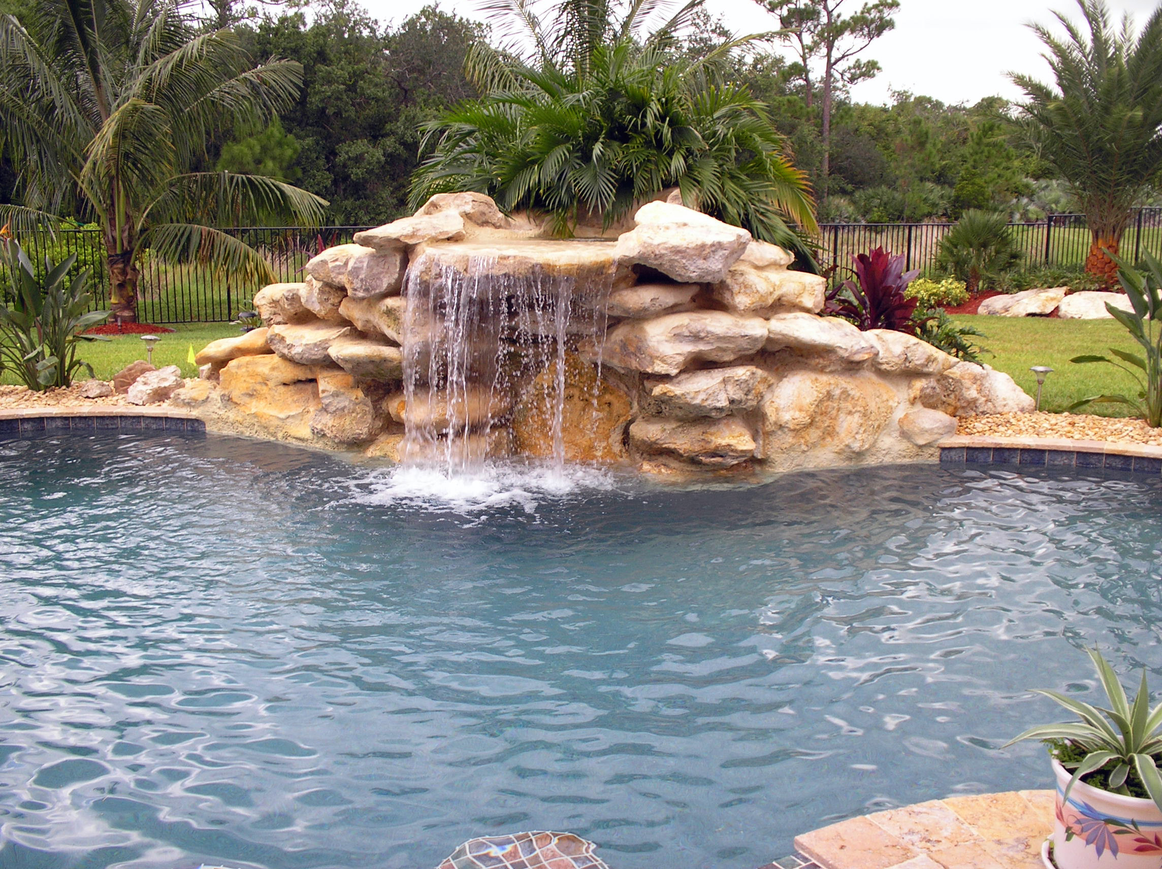 Custom swimming pool water fountain