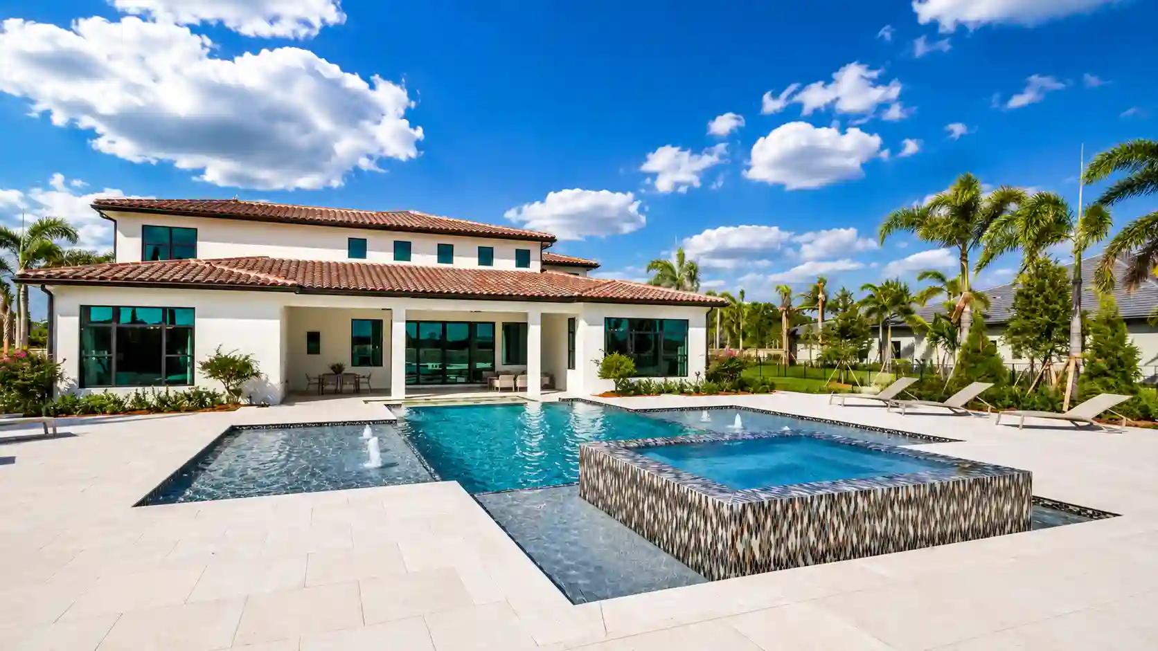 Choosing the Right Pool Contractor in Florida for Your Home