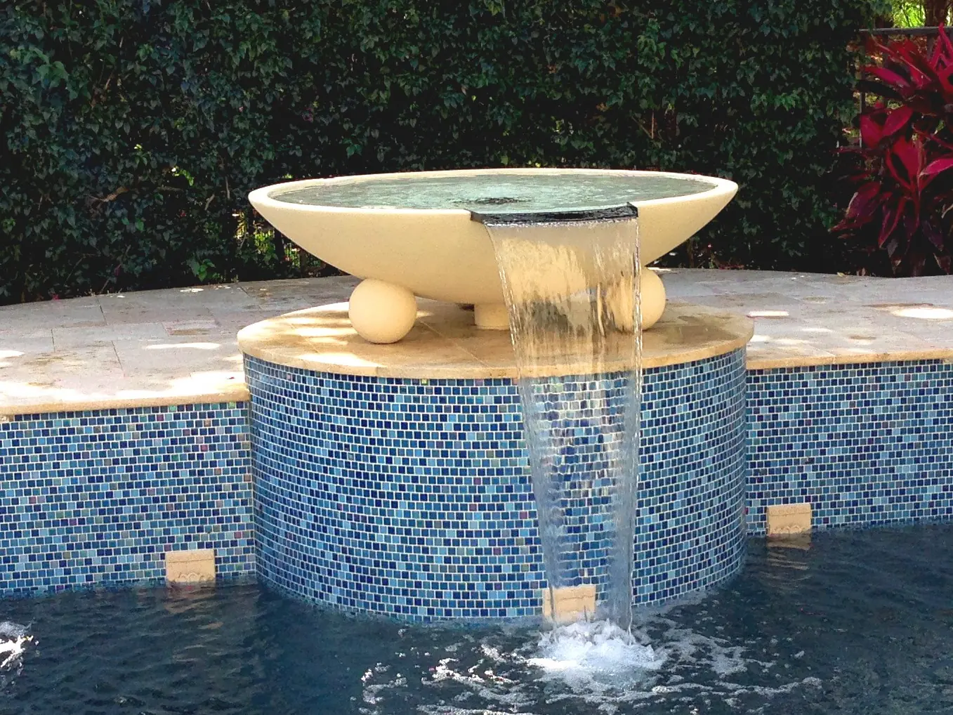 image pool water feature champion pools 01